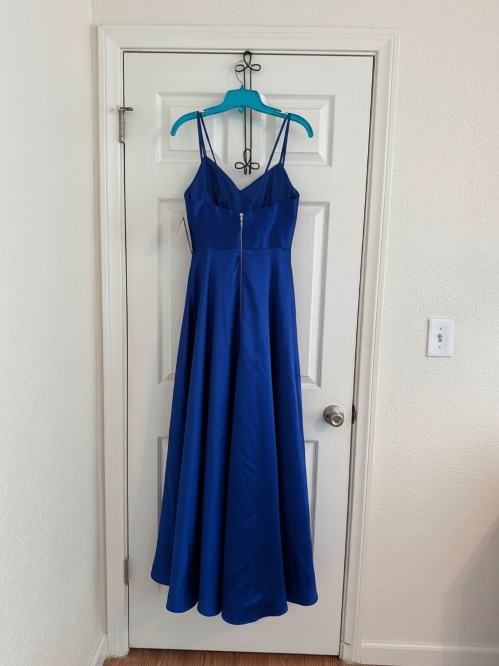 NWT Sequin Hearts Royal Blue Strappy Plunge V Gown (Size 5) - Picture 6 of 14